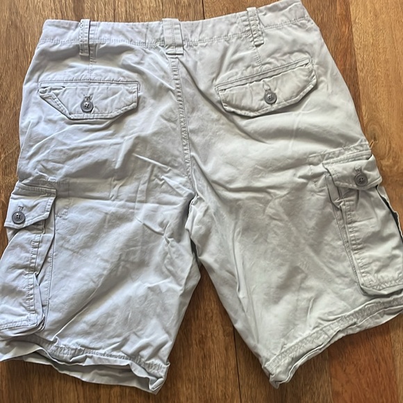 Gap Cargo Shorts size 32 - Picture 2 of 3